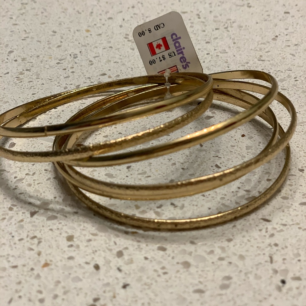Multiple ring bracelet